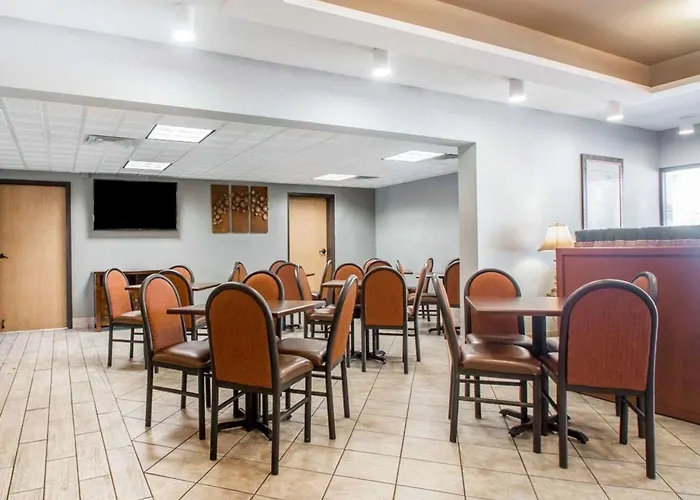 Quality Inn Us65 & E Battlefield Rd Springfield