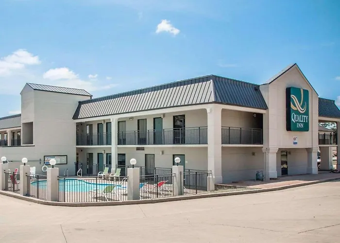 Quality Inn Us65 & E Battlefield Rd Springfield