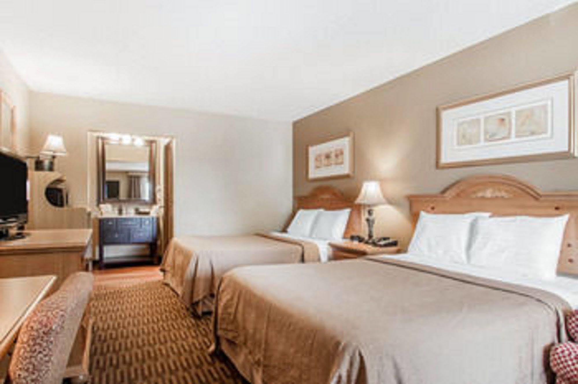 Quality Us65 & E Battlefield Rd Inn 2*