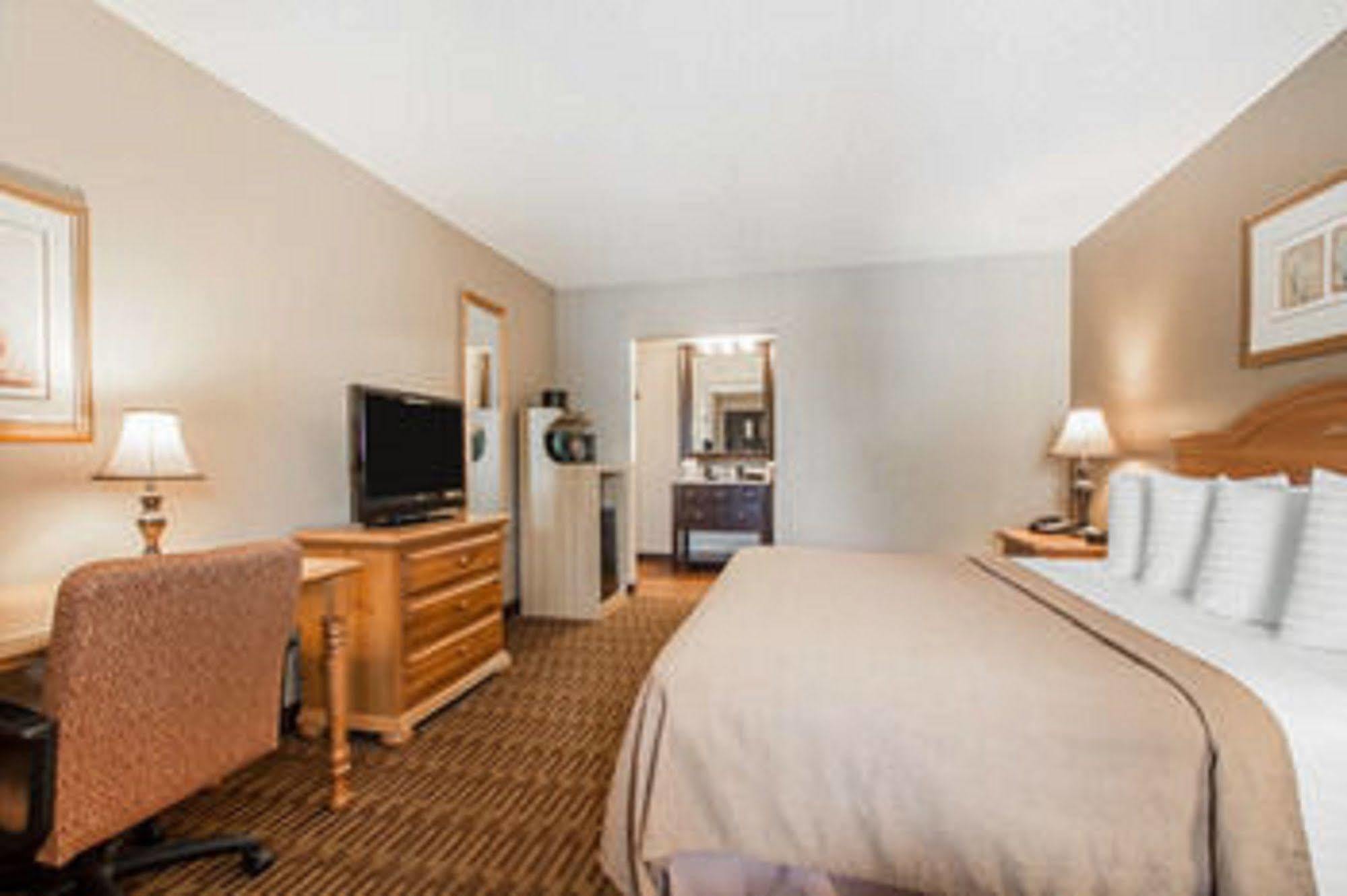 Quality Us65 & E Battlefield Rd Inn