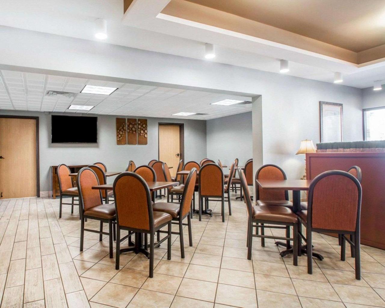 Inn Quality Us65 & E Battlefield Rd 2*