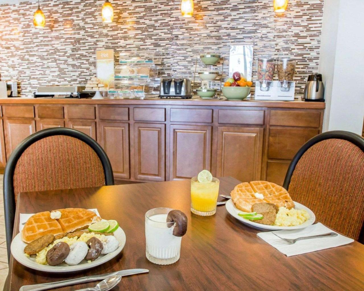 Quality Us65 & E Battlefield Rd Inn