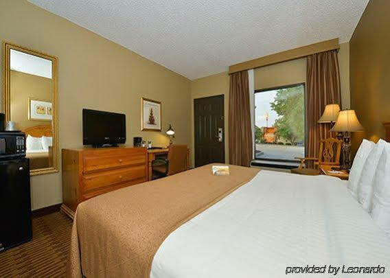 Quality Us65 & E Battlefield Rd Inn 2*